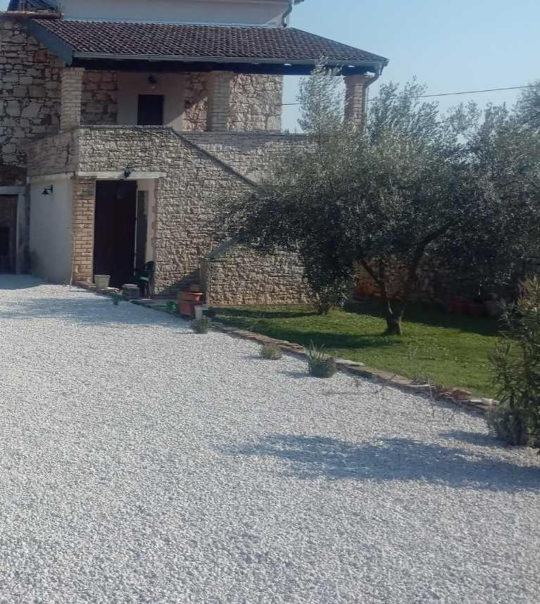 Holiday Home Stancija Becic Mugeba Екстер'єр фото