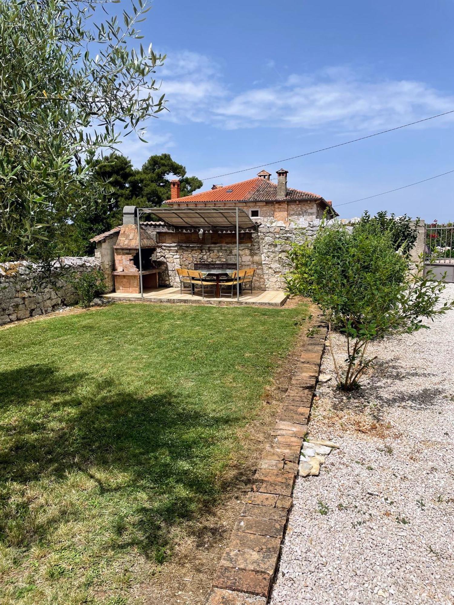 Holiday Home Stancija Becic Mugeba Екстер'єр фото